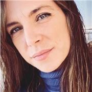 Graduada en historia imparte clases de la misma e incluida historia del arte para alumnos de primaria, eso, bachillerato y PAU. También se facilitarán textos y comentarios de texto para amenizar y facilitar las explicaciones